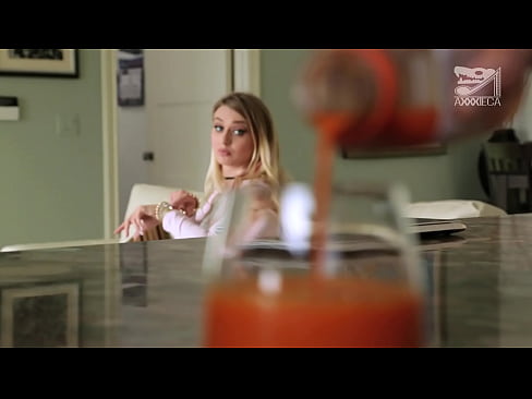 ❤️ Intombazana eshushu enamabele amakhulu kunye ne-pussy eqinile ifumana inkuku kwilahleko, kodwa inzima kakhulu Iphonografi  kuthi  ️❤